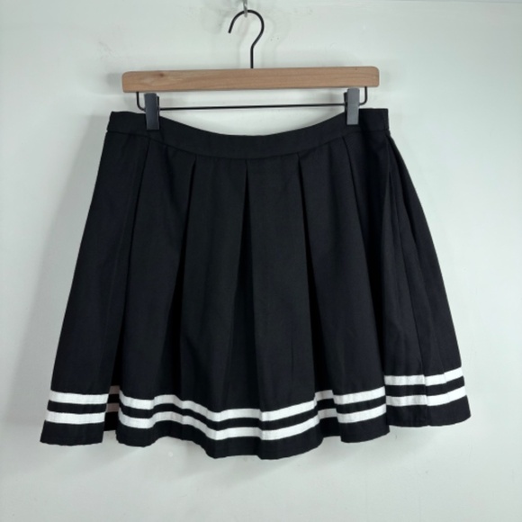 Hot Topic Y2K Pleated Mini Skirt L Cheer Whimsigoth Punk Skater Dark Academia - Picture 2 of 7